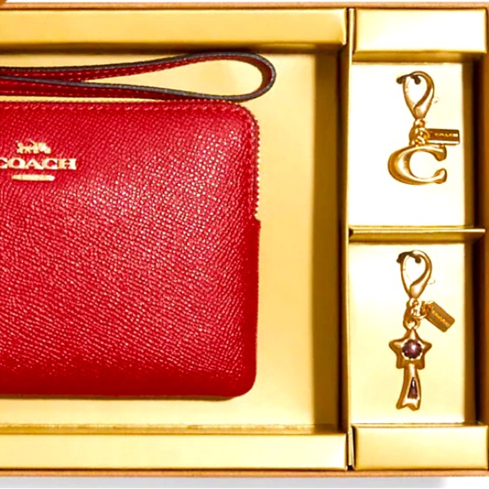 NWT‎ Coach Boxed Corner Zip Wristlet With Charm Included - Picture 4 of 4
